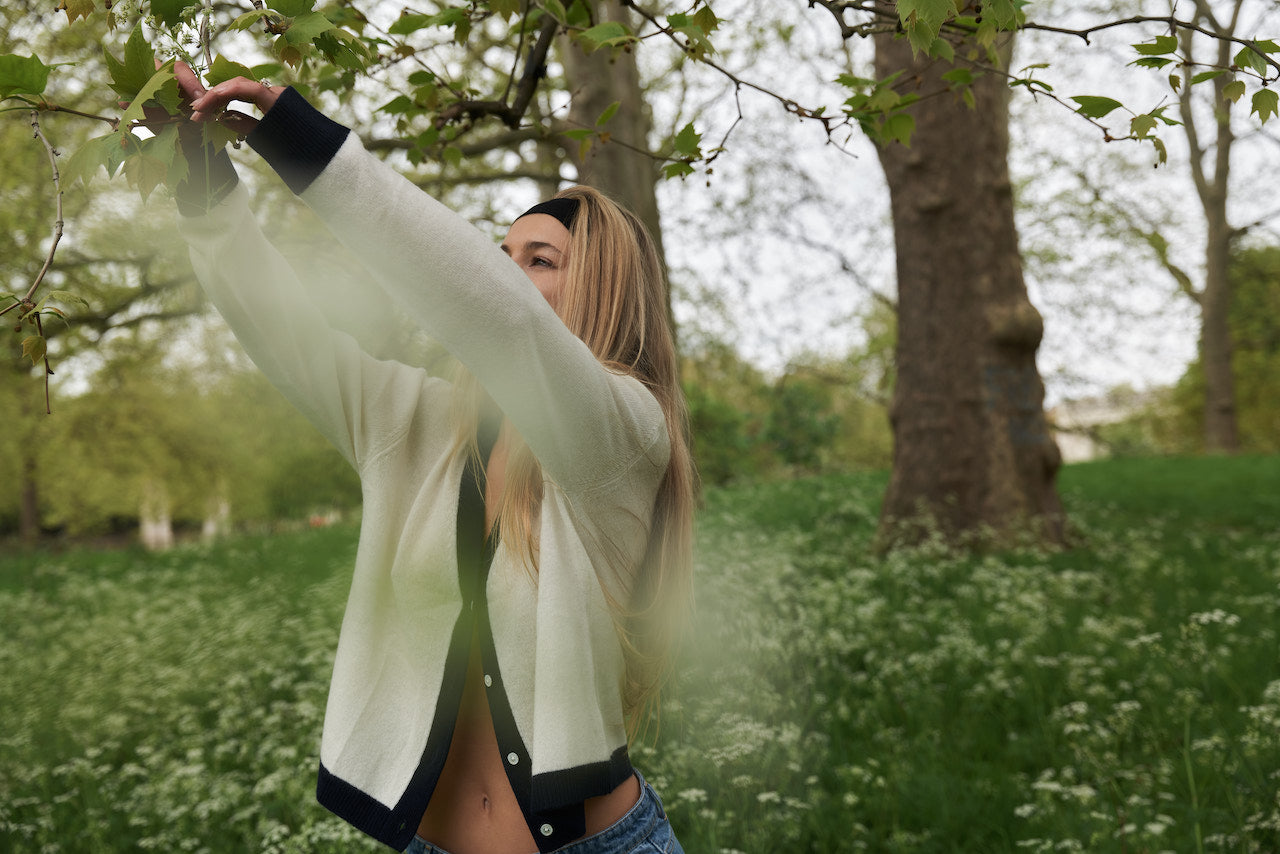 Farbblock-Strickjacke Weiß & Blau