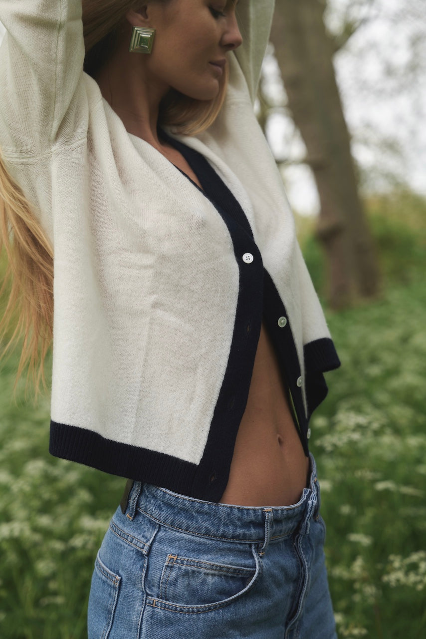 Farbblock-Strickjacke Weiß & Blau